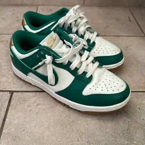 2022 Women’s Dunk Low 'Malachite Metallic Gold
